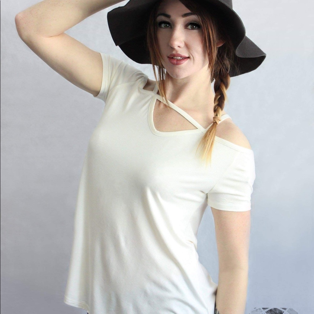 Shoulder cut out Tee